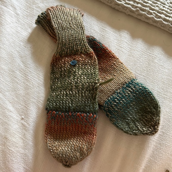 Hand knit Mittens - Picture 2 of 3